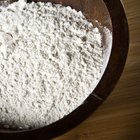 How to Dust a Pan With Flour