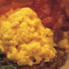 How to Make Fluffy Scrambled Eggs With Cheese