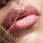 How to Use Vaseline as a Moisturizer for an Extremely Dry Face