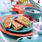 How Should I Store Hot Sandwiches for Lunch?