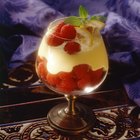 What Is the Difference Between Creme Anglaise & Pastry Cream?