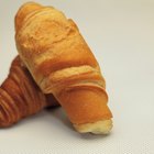What Is the Difference Between Puff Pastry & Crescent Rolls?