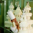 How to Decorate With Marshmallow Cream Icing