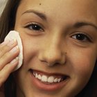 How to Use a Toner on the Face