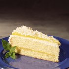 How to Flavor White Cake Mix With Lemonade
