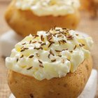 The Calories in Jacket Potatoes With Cottage Cheese