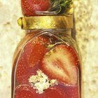 Cómo hacer botellas decorativas con frutas