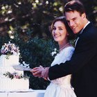Tips on Cutting & Serving Your Wedding Cake