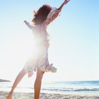 How to Dress for a Beach Party