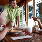 Facts on the Health Benefits of Skim Milk