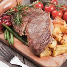 What Is the Best Way to Cook Steak & Potatoes Together in the Oven?