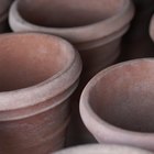 Cómo hacer un agujero en una maceta de cerámica sin romperla