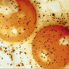 What Is the Difference Between a Fried and a Poached Egg?