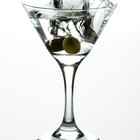 What Is the Difference Between a Dirty & Dry Martini?