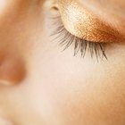 How to Remove Glitter & Glue From Your Eyelids