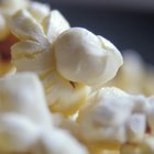 Difference Between White Popcorn & Yellow Popcorn