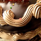How to Ice a Cake With Rice Paper