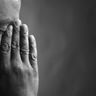 How to Comfort Someone Whose Spouse Committed Suicide