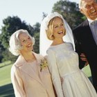 How to Coordinate the Color of Your Mother of the Bride Dress with the Wedding