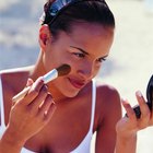 How to Mix Bronzer With Moisturizer