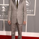 What Tie to Wear With a Taupe Suit?