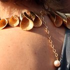 How to Get Rust off a Faux Gold Necklace