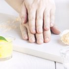 How to Prevent Cracked Hands