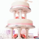 What to Keep in Mind When Baking Big Wedding Cakes