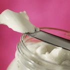 How to Substitute Mayonnaise for Sour Cream