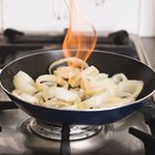 How to Cook Venison Steaks With Onions