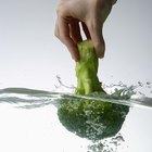 Should I Soak Broccoli Before Cooking It to Remove Bugs?