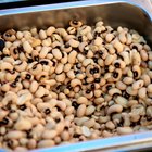 How to Cook Black-Eyed Peas and Ham Hock in a Slow Cooker