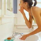 How to Mix Honey, Lemon Juice and Olive Oil for Cleaning Your Face