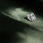 How to Know The Difference Between a Diamond and a Cubic Zirconia
