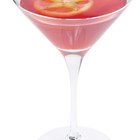 How to Mix Liquor With Fresh Fruit & Red Wine
