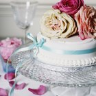 How to Garnish a Cake