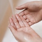 What Are Three Rules of Personal Hygiene When Preparing Food?