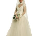 How to Incorporate a Mother's Wedding Dress Into a Daughter's Wedding