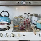 How to Can Beef Meat With a Pressure Canner