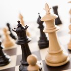 ¿Cuáles son las piezas de ajedrez mínimas requeridas para un jaque mate?