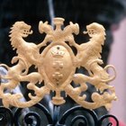 What Is the Difference between a Coat of Arms & a Crest?