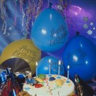 Cómo hacer que caigan globos del techo para una fiesta de cumpleaños