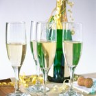How to Give a Champagne Toast at a Wedding