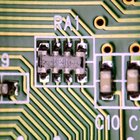 Síntomas de un transistor averiado en un amplificador de bajos para guitarra