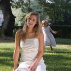How to Decorate for a Small Backyard Wedding