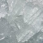 ¿Cómo afecta la sal al agua helada?