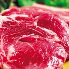 What Causes Raw Steaks to Lose Red Color?