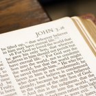 How to Make a Bible Cake With Fondant Icing