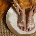 How to Make Baking Soda and Sea Salt Scrub