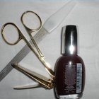 How Does Nail Polish Protect Fingernails?